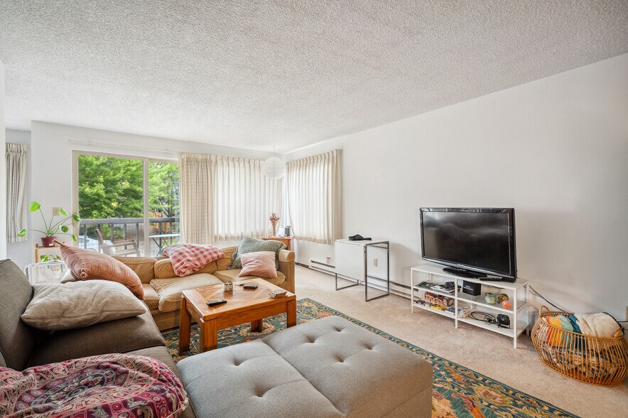 More Photos Of 1423 NW 60th St, Seattle Apartments For Sale