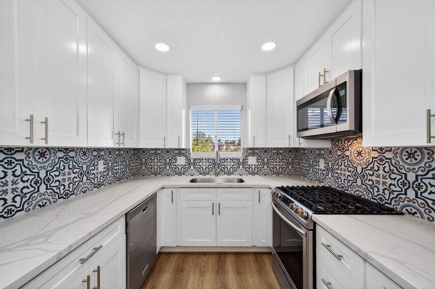 More Photos Of 631 Hillside Ter, Vista Apartments For Sale