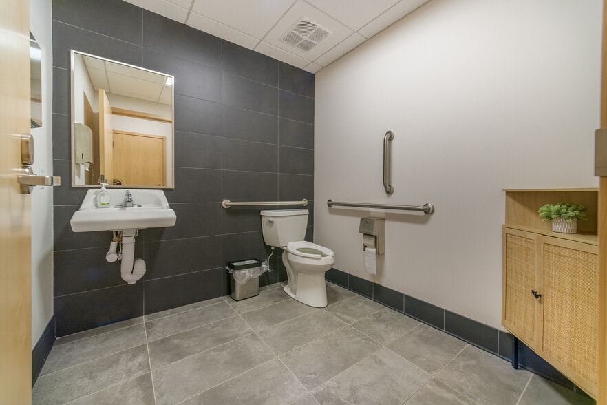 More Photos Of 100-106 S Main st, Ishpeming Bank For Sale