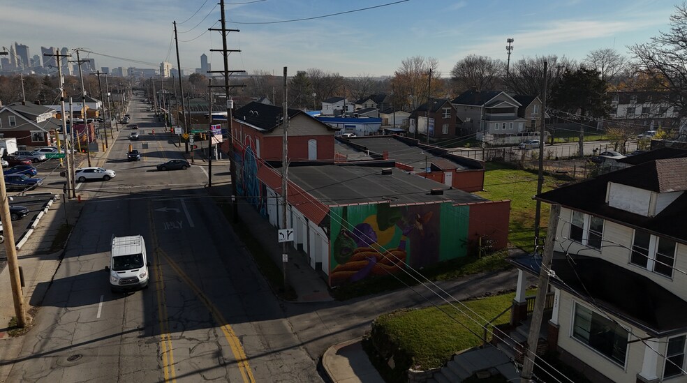 More Photos Of 369-371 S Central Ave, Columbus Bar For Sale