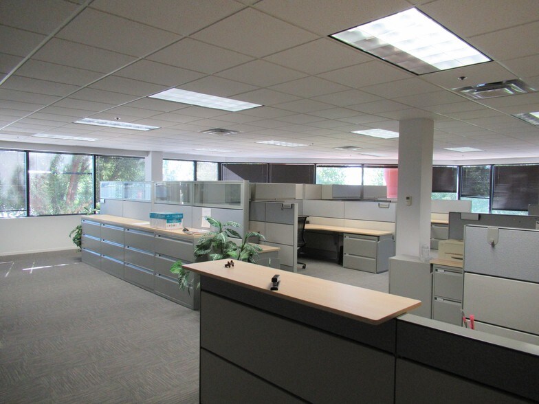 More Photos Of 3201 W White Oaks Dr, Springfield Office For Sale