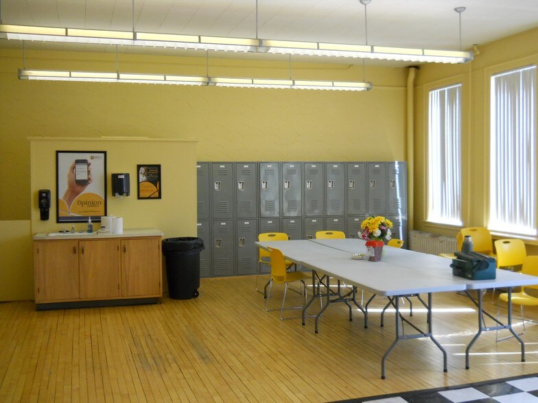 More Photos Of 1034 S 18th St, Manitowoc Flex For Lease