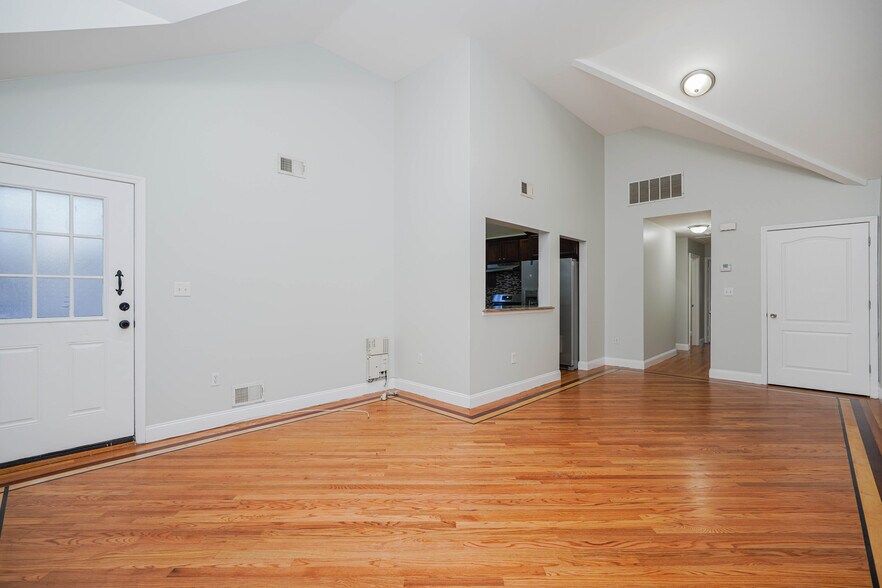 More Photos Of 1330-1332 Rockland Ave, Staten Island Medical For Sale