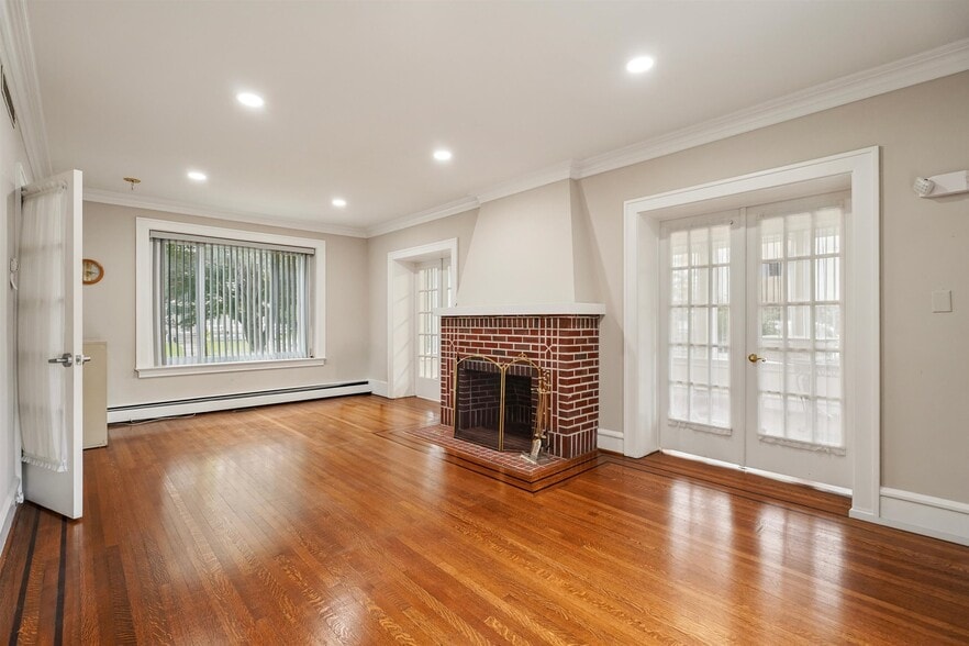 More Photos Of 214 N Main St, North Wales Office Residential For Sale