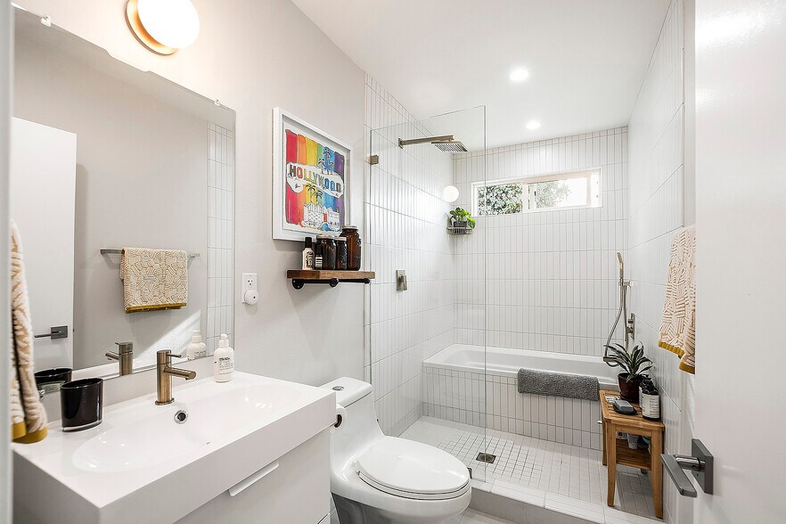 More Photos Of 1015 N Vista St, West Hollywood Apartments For Sale