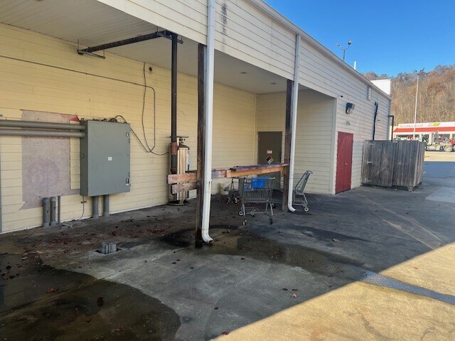 More Photos Of 109 Crossings Mall, Elkview Restaurant For Lease