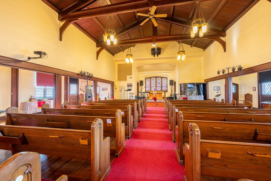 More Photos Of 927 Broadway, Fountain Hill Religious Facility For Sale