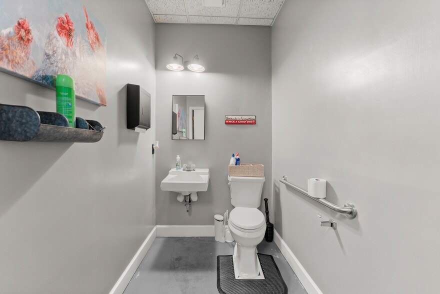 More Photos Of 636 Industrial Blvd, Gainesville Warehouse For Sale