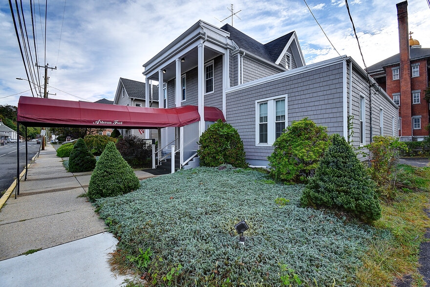 More Photos Of 201 Meadow St, Naugatuck Office For Sale