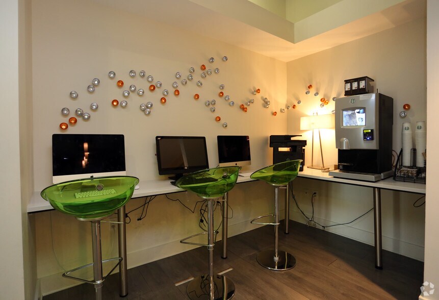 More Photos Of 101 N Wolfe St, Baltimore Apartments For Lease