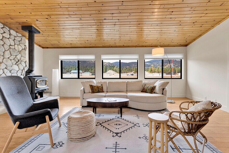 More Photos Of 614 W Fairway Blvd, Big Bear City Warehouse For Sale