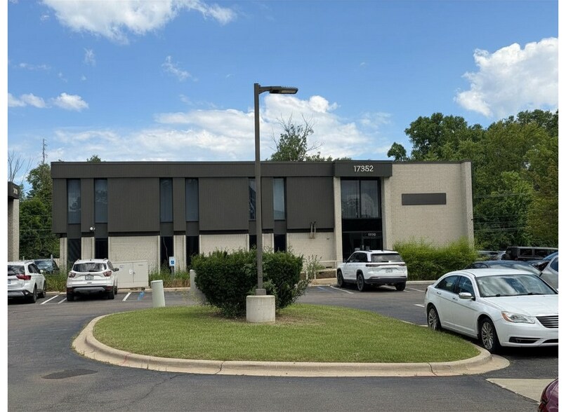 More Photos Of 17320 W 12 Mile Rd, Southfield Unknown For Lease