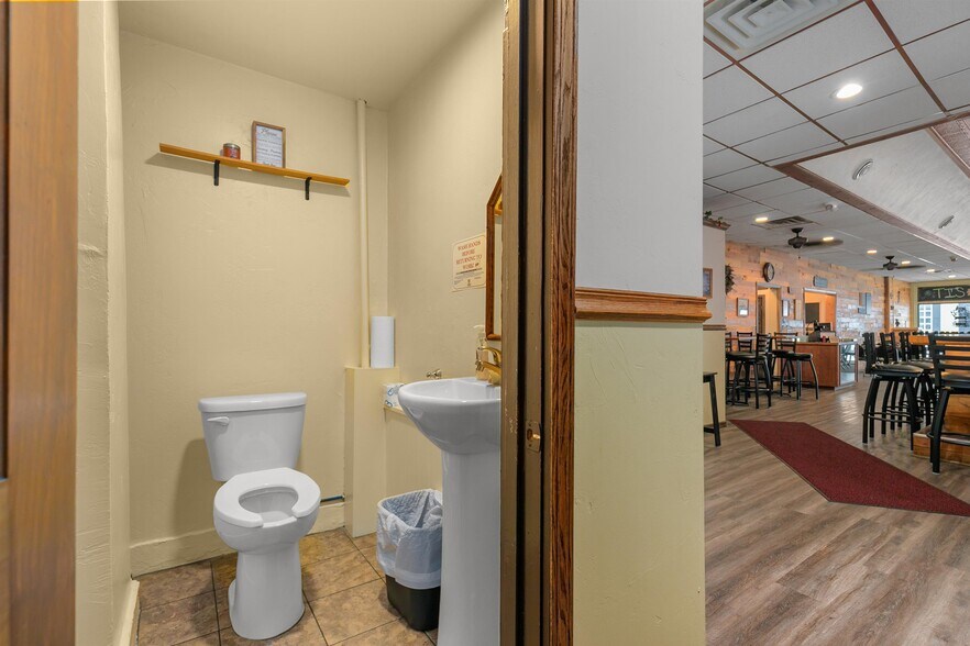 More Photos Of 1027 S Main St, Oshkosh Restaurant For Sale