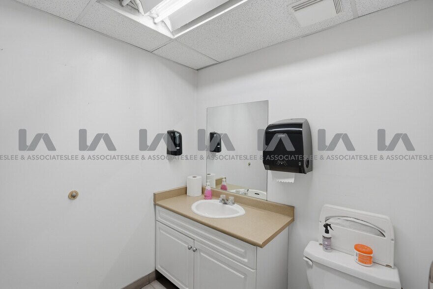 More Photos Of 18788 96th Ave, Surrey Warehouse For Lease
