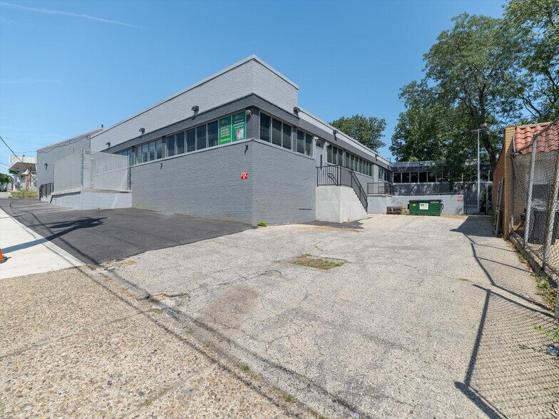 More Photos Of 520 W Roosevelt Blvd, Philadelphia Medical For Sale