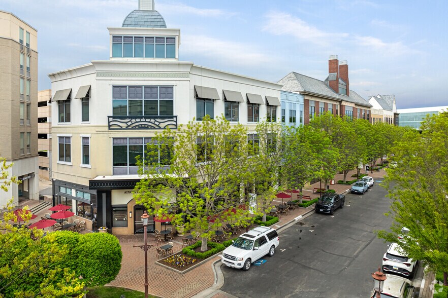 More Photos Of 11551 Ash St, Leawood Unknown For Lease