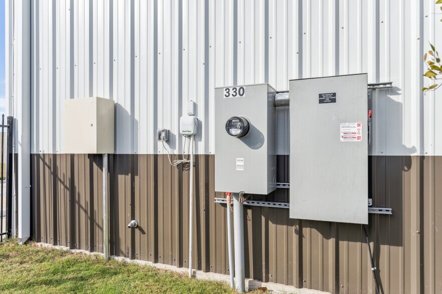 More Photos Of 3305 Century Dr, Rowlett Showroom For Sale