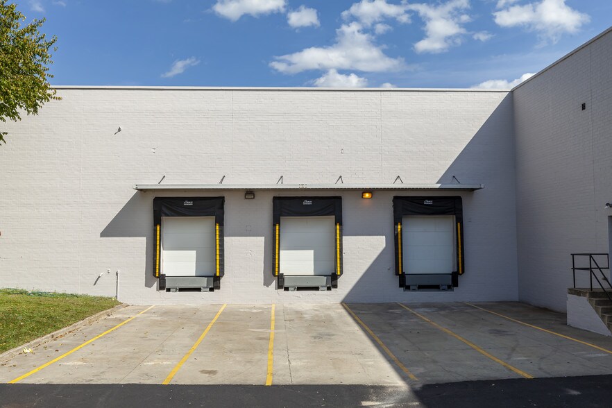 More Photos Of 901 Pleasant Valley Ave, Mount Laurel Warehouse For Lease