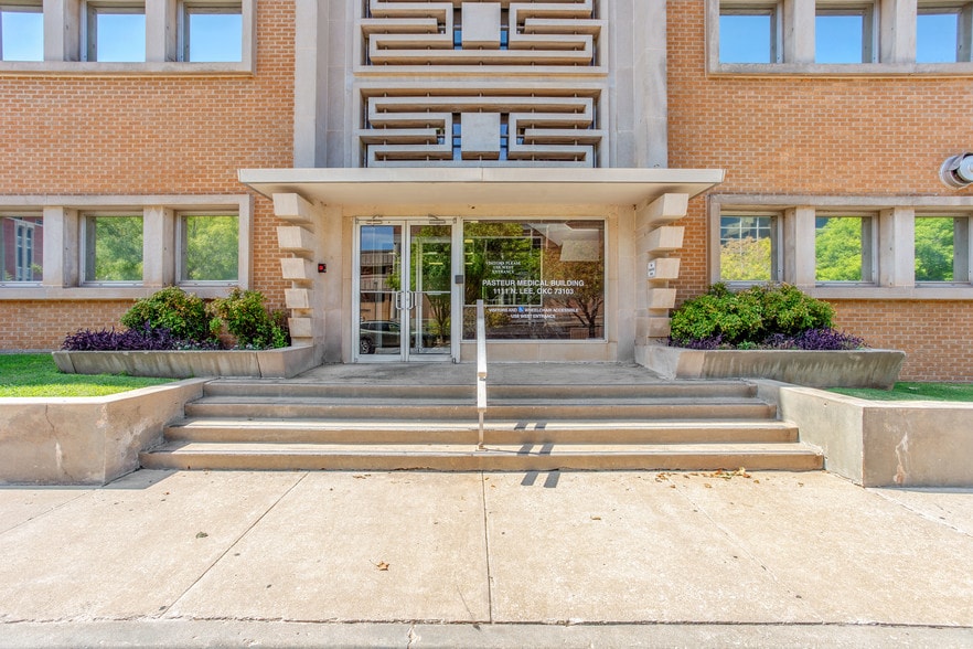 More Photos Of 1111 N Lee Ave, Oklahoma City Medical For Lease