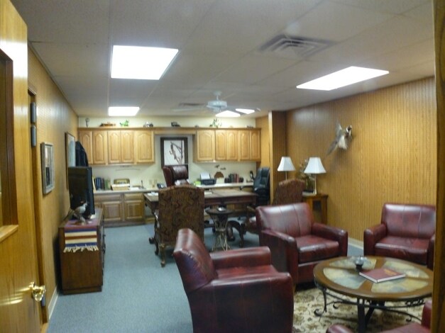 More Photos Of 1519 S 2nd Ave, Dodge City Warehouse For Sale