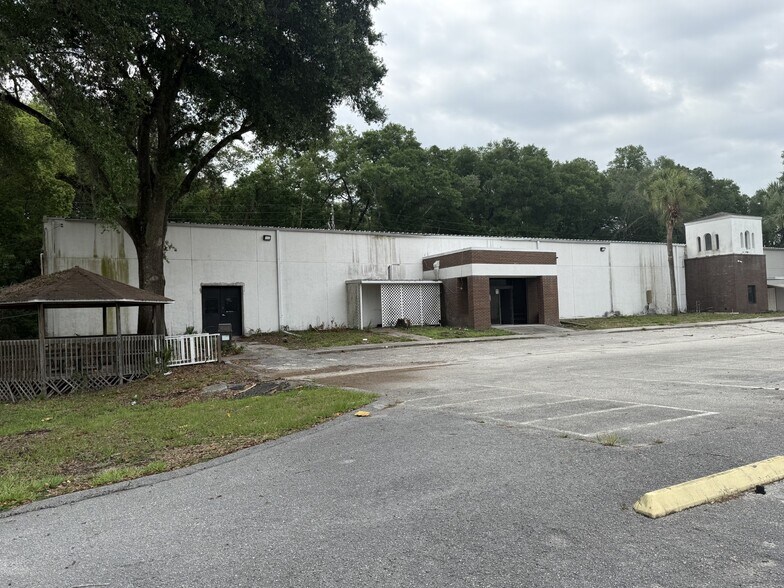 More Photos Of 7725 N Orange Blossom Trl, Orlando Warehouse For Sale