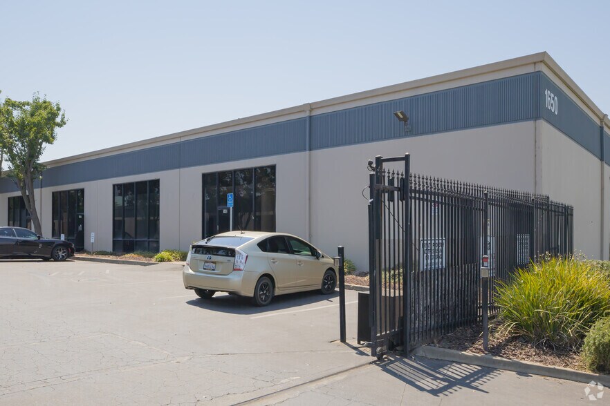 More Photos Of 1650 Bell Ave, Sacramento Warehouse For Lease