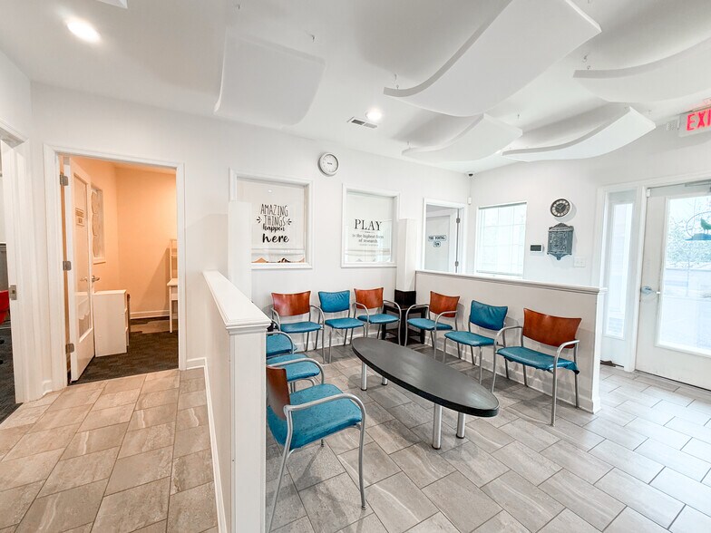 More Photos Of 100 Red Oak Drive, Staunton Office For Sale