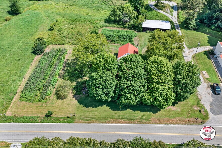 More Photos Of 2969 Moodyville Rd, Byrdstown General Retail For Sale