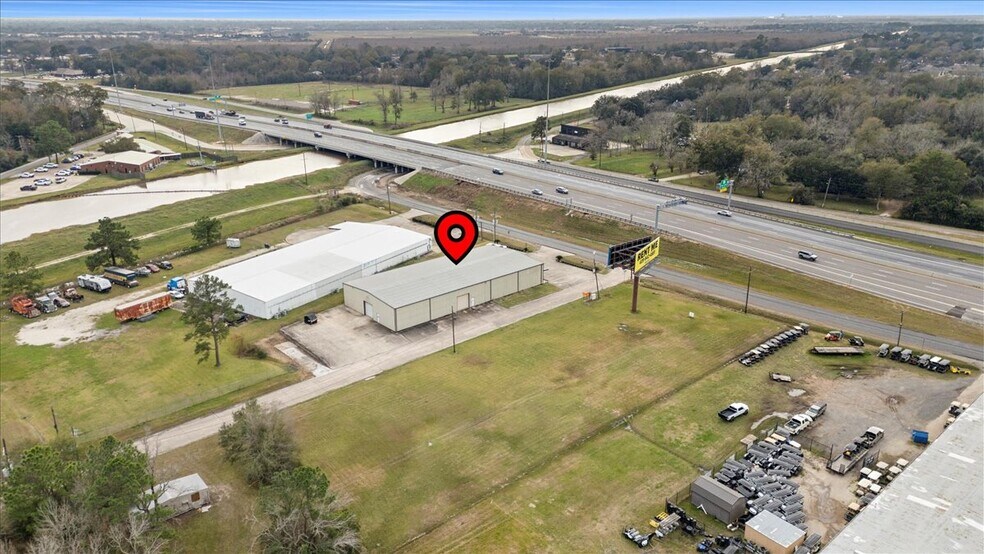 More Photos Of 7920 Eastex Fwy, Beaumont Light Distribution For Sale