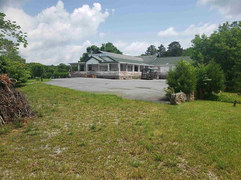 More Photos Of 2487 US Highway 211 W, Luray Storefront For Sale
