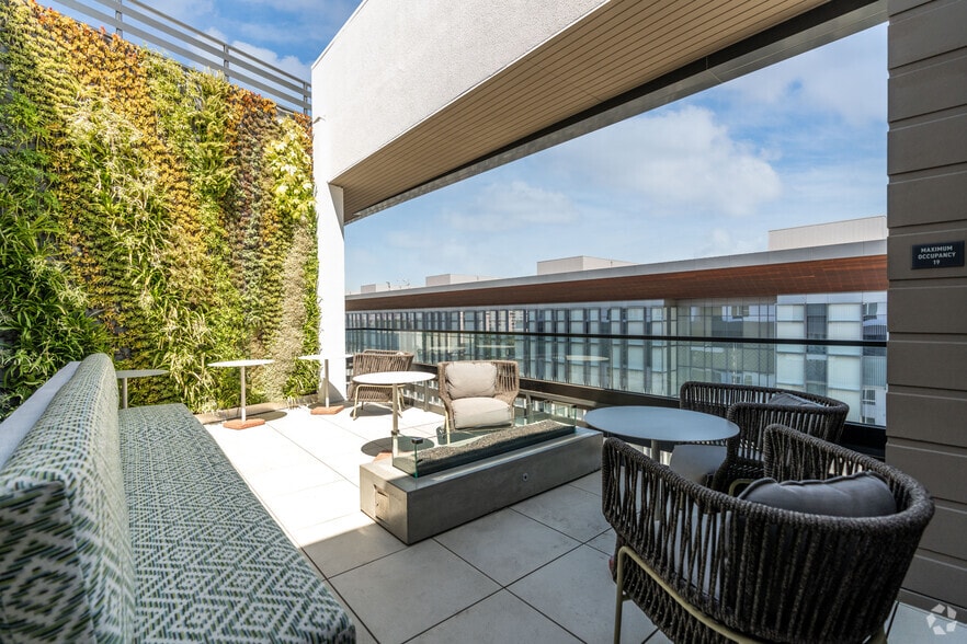 More Photos Of 500 W Broadway, Long Beach Apartments For Lease