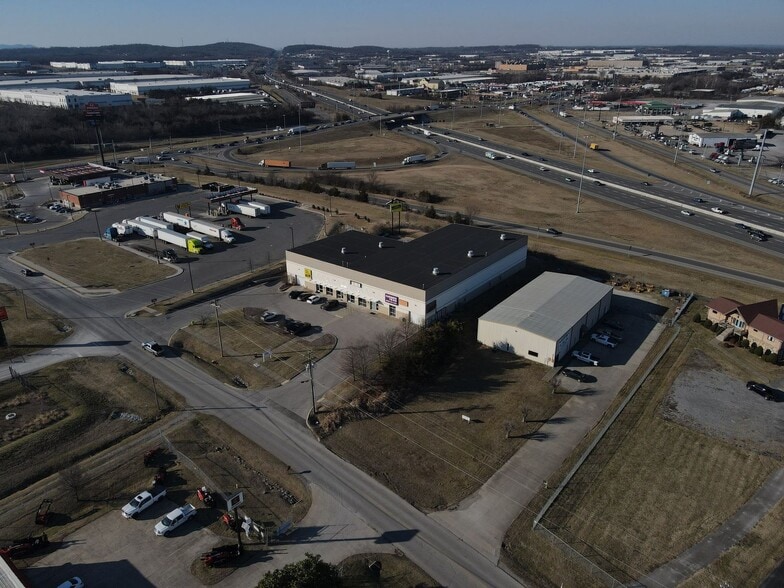 More Photos Of 131-133 Charter Pl, La Vergne Warehouse For Sale