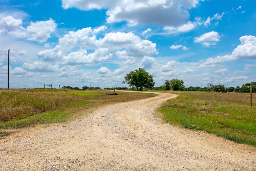 More Photos Of 2565 County Road 442, Thorndale Land For Sale