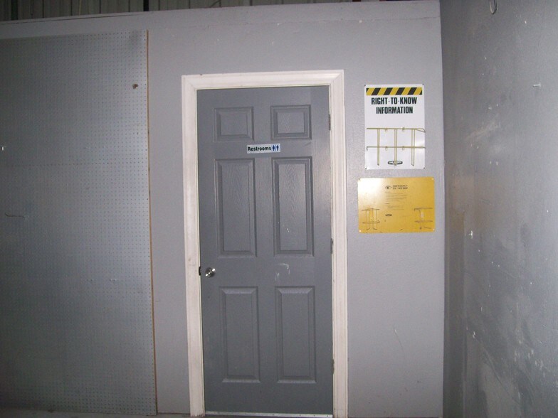 More Photos Of 130 Grand Ave, Bacliff Warehouse For Sale