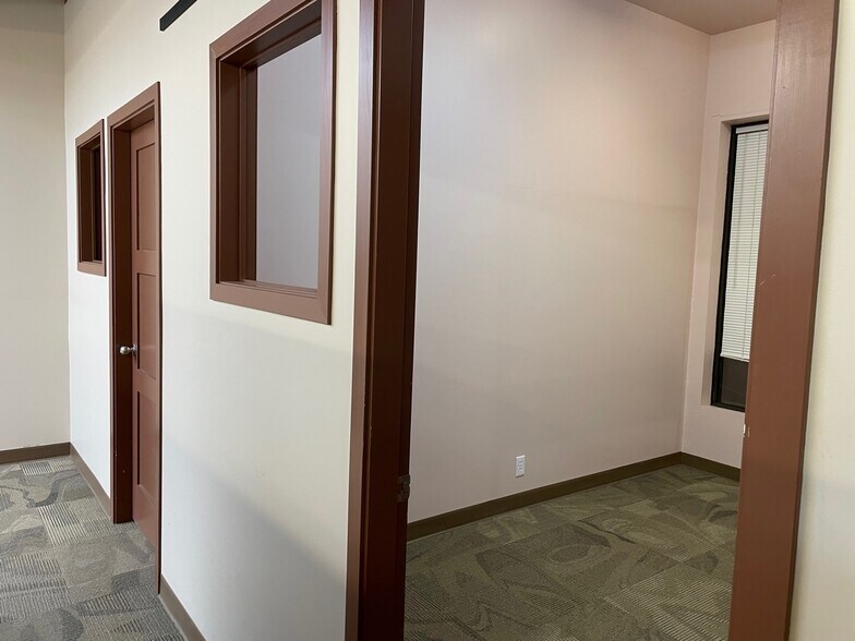 More Photos Of 10525 116 St NW, Edmonton Medical For Lease