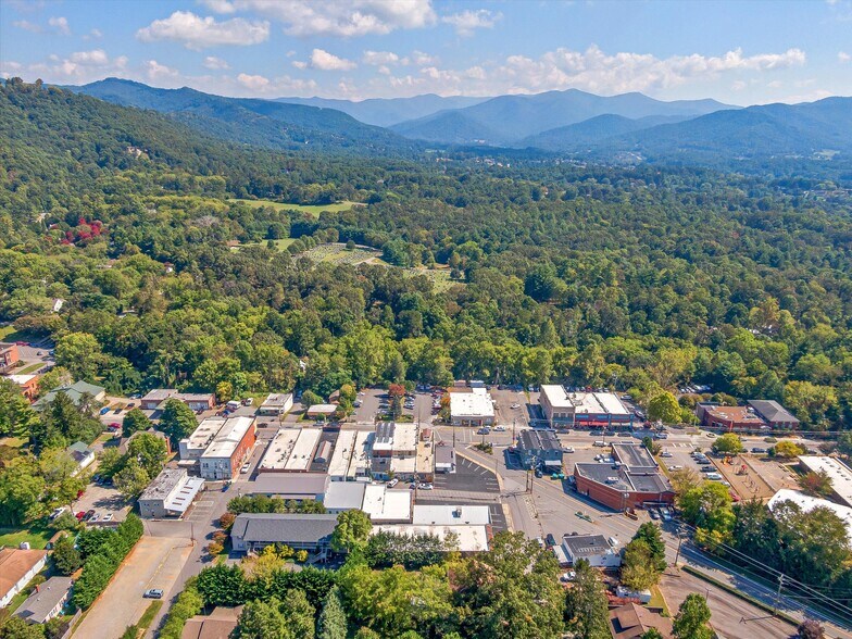 More Photos Of 13 Central Ave, Weaverville Freestanding For Lease