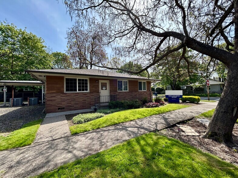 More Photos Of 595 W 8th Ave, Eugene Medical For Lease