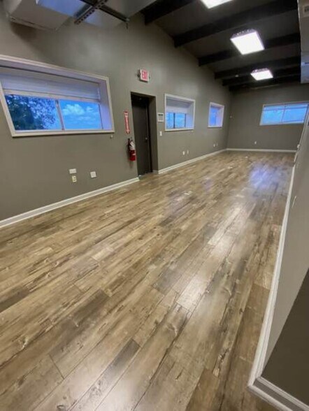 More Photos Of 1818 Federal Rd, Houston Warehouse For Lease