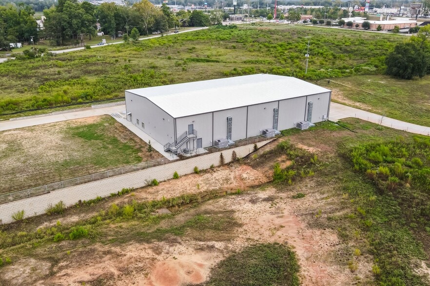 More Photos Of 12110 Old Montgomery Rd, Willis Light Distribution For Sale