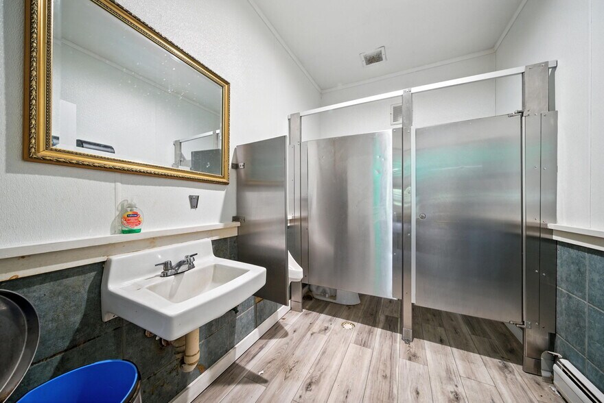 More Photos Of 260 Espanong Rd, Lake Hopatcong Restaurant For Sale