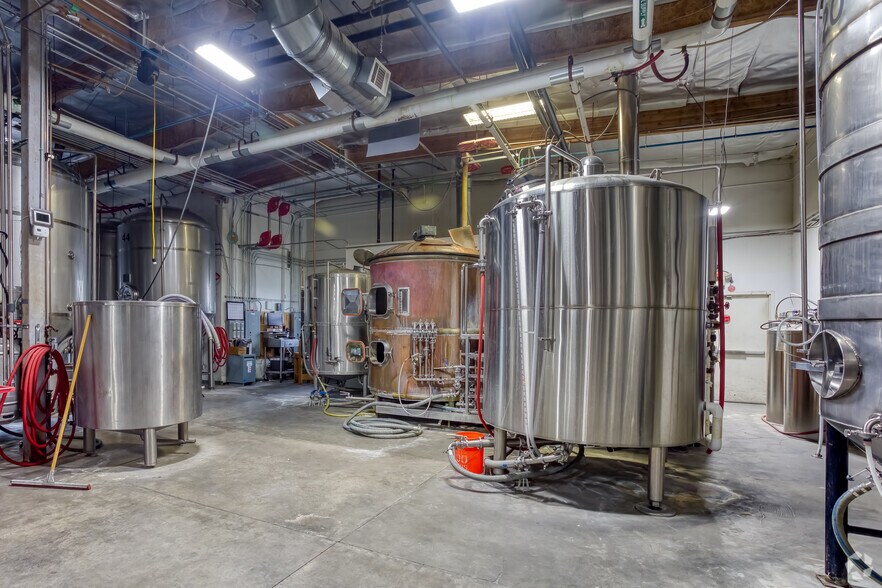 More Photos Of 155 N Gibson Rd, Henderson Warehouse For Sale