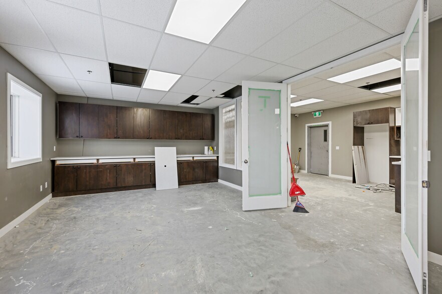 More Photos Of 8800 Venture Av SE, Calgary Warehouse For Lease