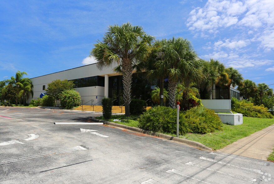 Primary Photo Of 1610 W International Speedway Blvd, Daytona Beach Medical For Sale