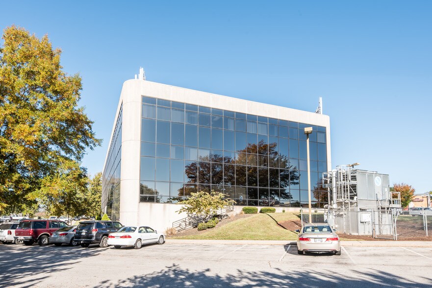 More Photos Of 4910 Valley View Blvd, Roanoke Medical For Sale