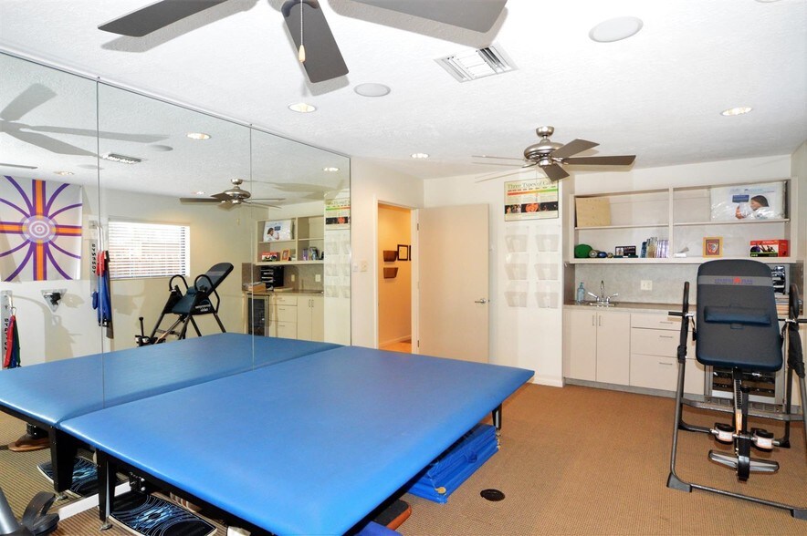 More Photos Of 12325 Scarsdale Blvd, Houston Medical For Sale