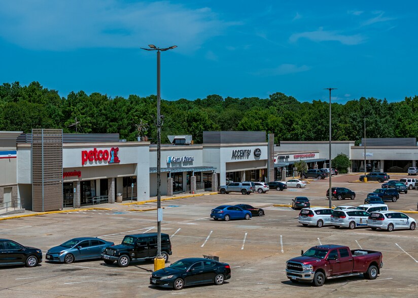 More Photos Of 1400-1420 N Loop 336 W, Conroe Department Store For Sale