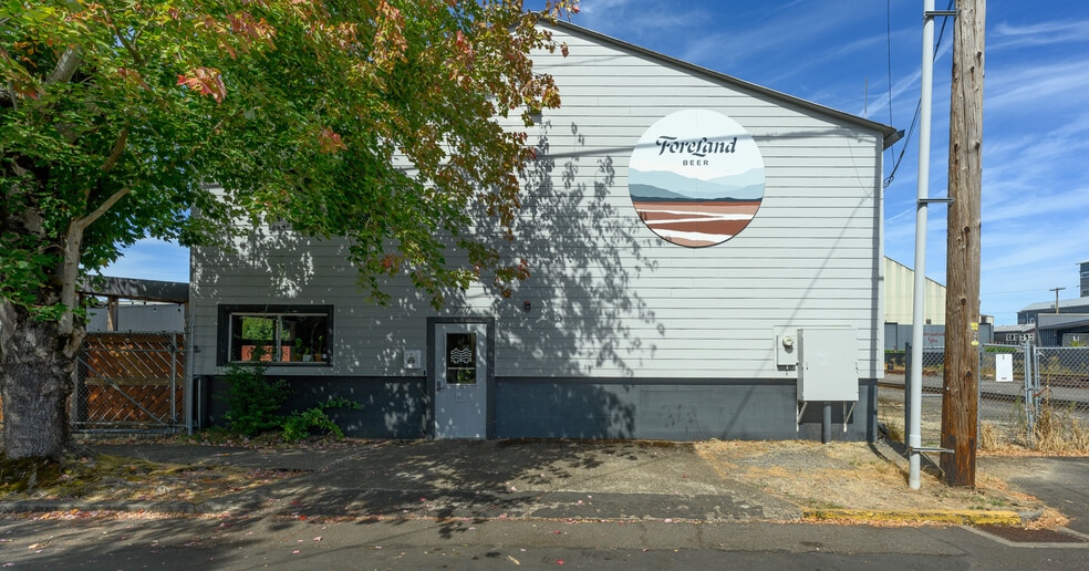 More Photos Of 777 NE 4th St, McMinnville General Retail For Lease