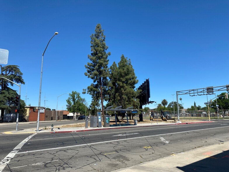More Photos Of 75 N Blackstone Ave, Fresno Land For Lease