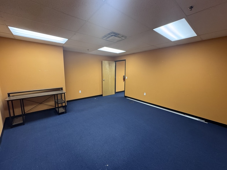 More Photos Of 8141 W I-70 Frontage Rd, Arvada Warehouse For Sale