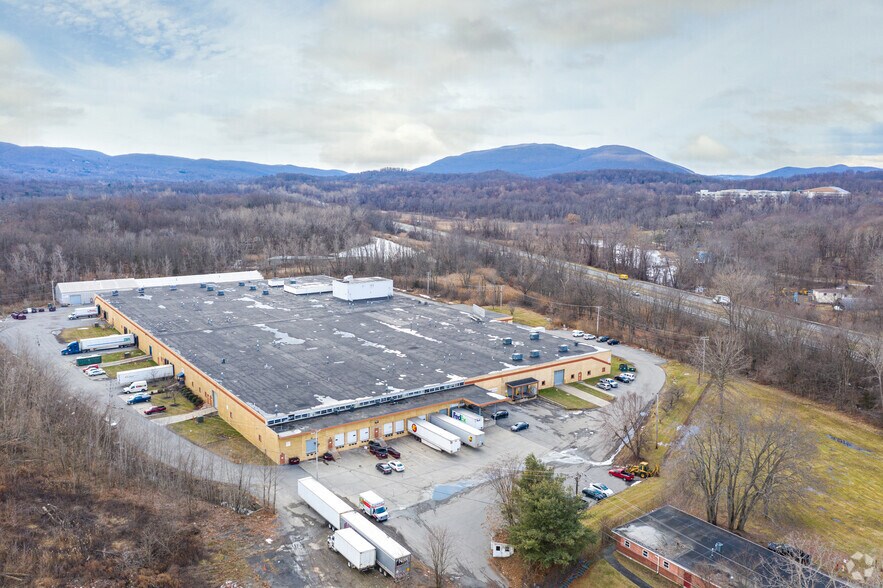 More Photos Of 15 Tarkett Dr, New Windsor Township Manufacturing For Lease